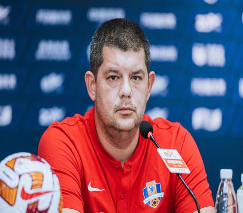 梅州主帅米兰:拿下主场首胜非常开心 队员把勇气和信心放在场上