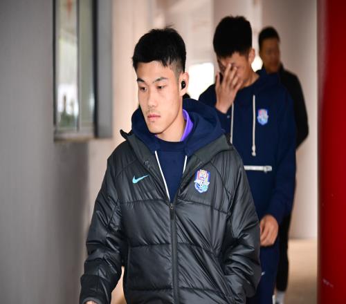 记者:津门虎12月11日前往海口,有试训球员在集结的第一时间到队