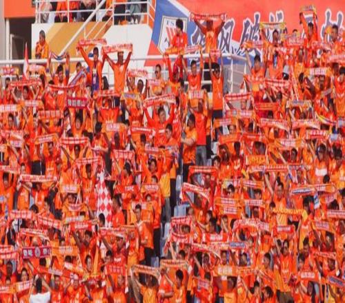 泰山队就是中超的一面照妖镜，所谓的冠军争夺不过是菜鸡互啄而已