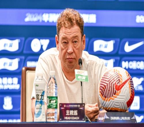 沪媒:申花冬训期主动求变 斯卢茨基将对现有战术进行改变和升级