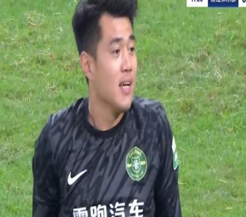 海港梦幻开局！刘浩帆乌龙送礼，单季第5球，浙江创中超尴尬纪录