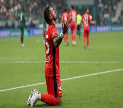 中超争冠悬念终结海港、蓉城和申花先后出战，范德萨能否为领头羊带来好运