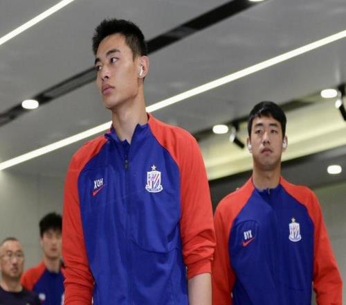 缺席训练！曝25岁主力门将遭申花“三停”，上轮中超赛后通宵泡吧