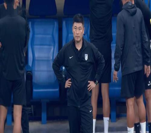 4主力背3黄牌，大连当判官一视同仁毕津浩可踢中锋新星有望首秀