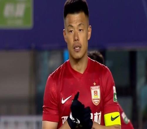 里程碑，亚泰37岁前锋谭龙已在中超出战200场比赛
