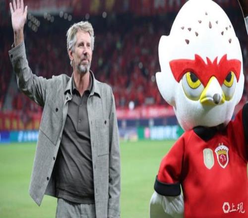 上海是冠军！申城职业足球包揽中超三连冠成定局，天空到底是红还是蓝