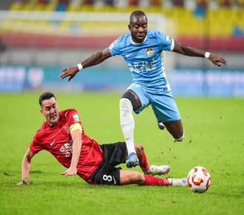 中超成都蓉城冠军梦碎，争冠军团只剩上海双雄