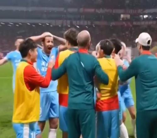 里皮没看走眼！何超打进世界波：里皮曾钦点为“下一个郑智”