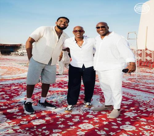 玩得很开心！尼克斯官方更新社媒，晒全队在阿布扎比观光娱乐