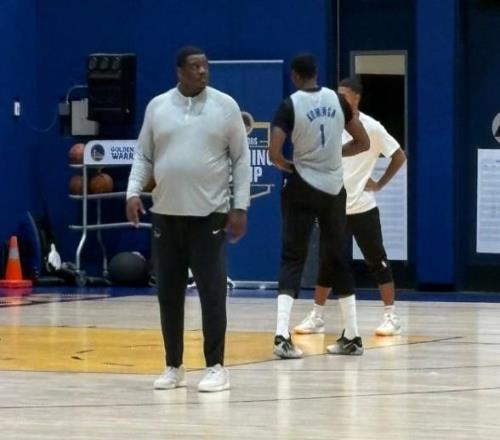 球衣号码更改为1号，库明加：新的开始，换回高中时穿的号码