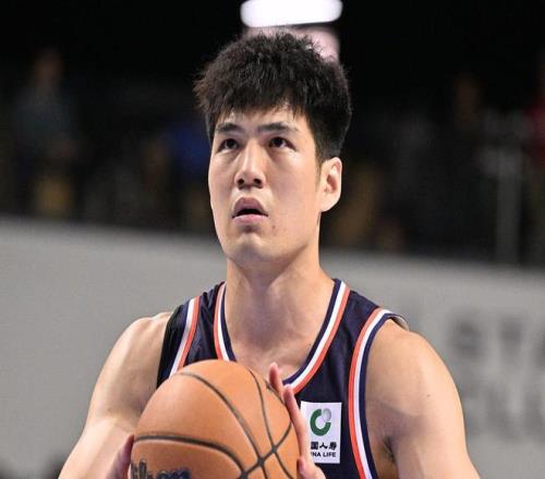 两战轰27+8！中国男篮26岁MVP闪耀NBA季前赛：战快船末节大爆发