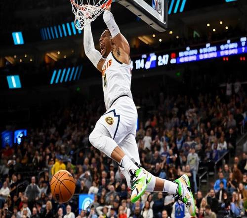 CBA球队给威少的报价是国王的4倍这个消息显然是一个假消息