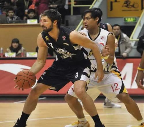 牡丹花下死，做鬼也风流CBA最帅外援泳池溺亡