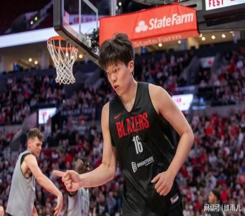 开拓者赌对了！杨瀚森全面压制克林根，比卢普斯被逼给出首发