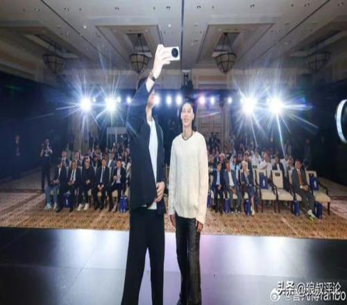 林书豪：曾凡博已经是第二次冲击NBA，不用忧虑拼着去打就行了