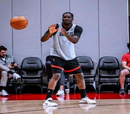 场均25+5+8！年薪不到百万火箭队成功捡漏，乌度卡盛赞第4控卫