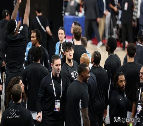 杨毅评曾凡博0出手：篮网最后的阵容没有保障合同NBA残酷体现出来