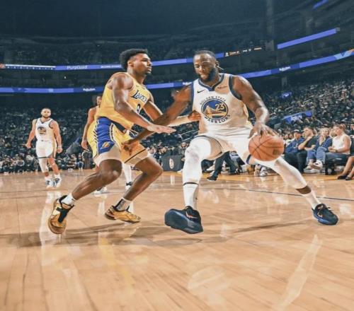 疑似打到布朗尼下腹！美媒：追梦，注意你的手！