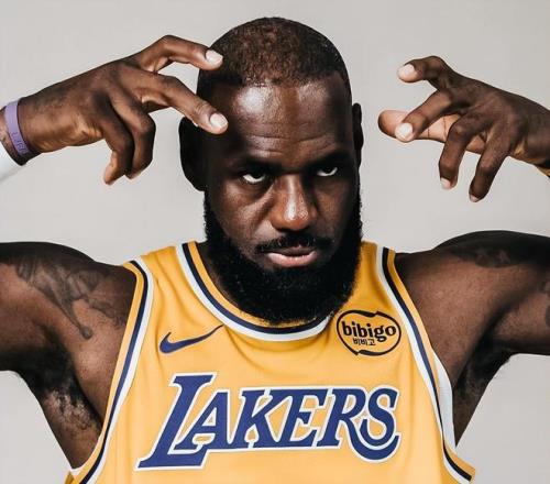 新决定倒计时！老詹冲上热搜，美媒众说纷纭，最后一舞可能性最低