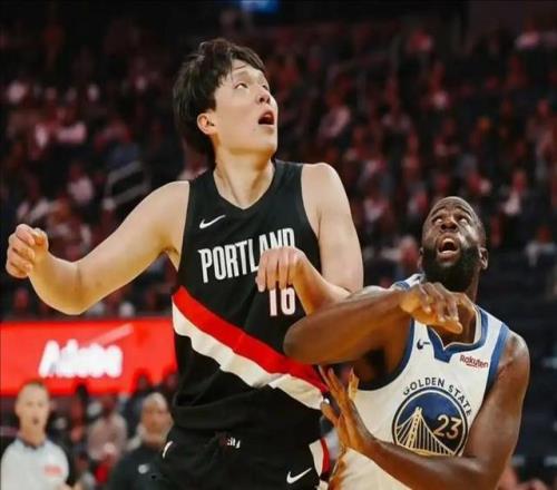 NBA季前赛杨瀚森首秀4分+6犯离场