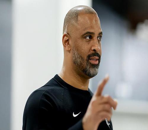 火箭主教练：戴维森在训练中表现出色，他抓住了我们给他的机会