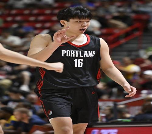 媒体人：杨瀚森调整能力强需要融入过程，对他要有信心和耐心