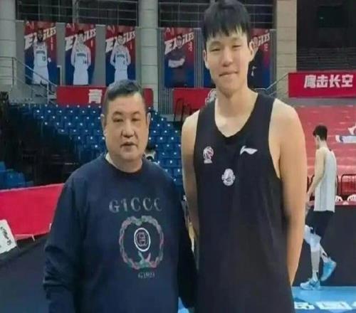 山东篮球名宿离世，陈国豪NBA季前赛14+3，曾凡博即将出战中国赛