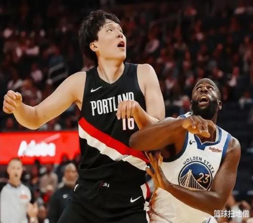 杨瀚森首秀打得挣扎，问题何在林书豪给建议！比卢普斯很信任他