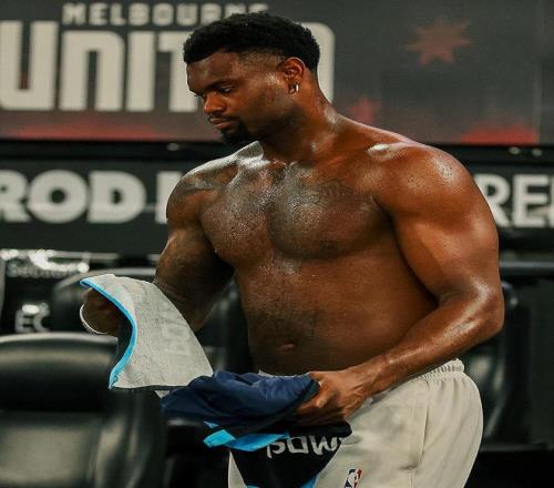 澳篮官方更新社媒晒图：锡安和他的鹈鹕队准备好了！