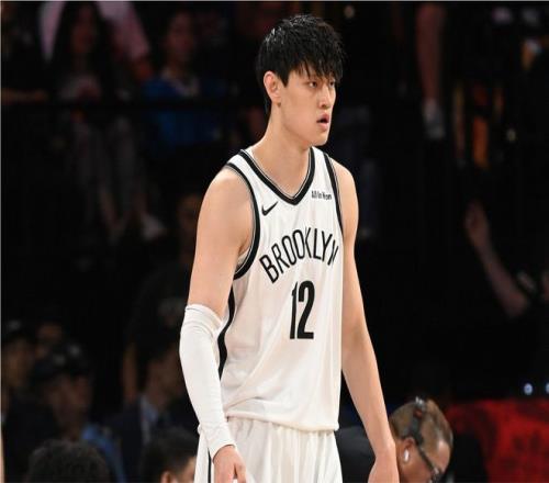 媒体人：NBA残酷如原始森林，期待曾凡博周日能获得更多机会