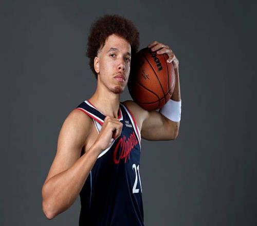 组织和串联能力相当不错，快船第三阵容中还隐藏着一个小保罗