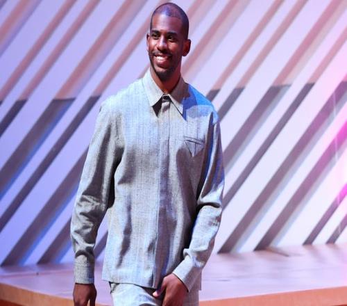 保罗连续18个赛季登场时间为正净胜分，历史第二仅次于邓肯