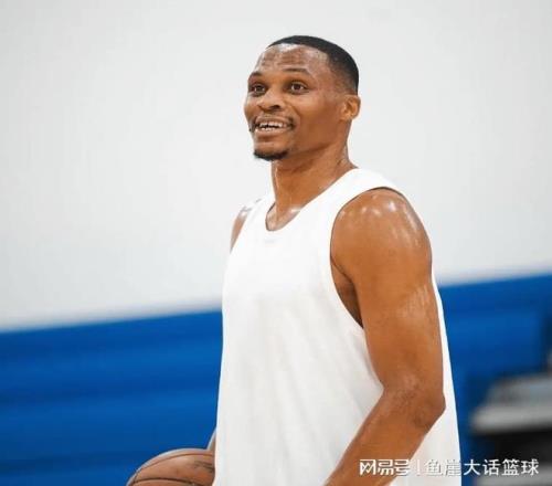 美媒晒2000年至今后卫篮板：威少第一，哈登排第三，库里成功上榜