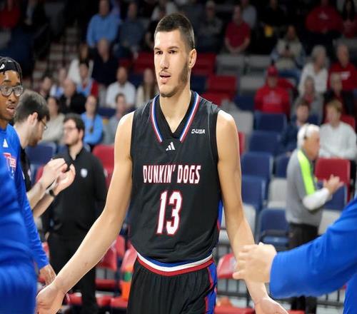 国王将签下法国内线新星，他在NCAA赛场是攻守兼备的全能型球员