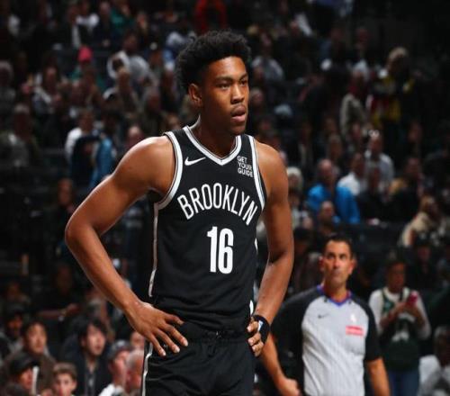 曾凡博的竞争对手，马丁登场8分钟得到11分1板1帽&罚球准绝杀