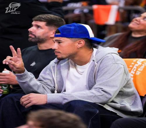 支持同城球队！布克&杰伦格林等人观战WNBA！