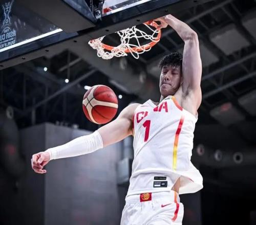 与杨瀚森上演中国德比网记：篮网最后一个双向合同名额该给他