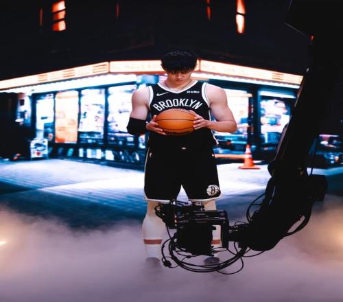 曾凡博社媒晒加盟篮网定妆照：我会去全力追赶这个夏天