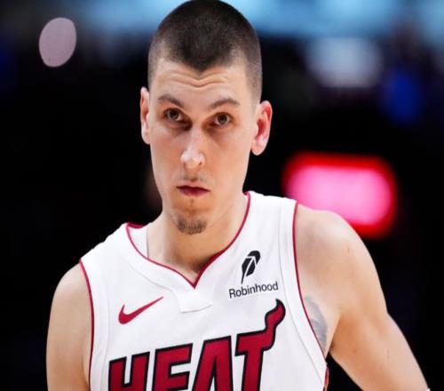 突然宣布手术！即将签约3年1.5亿合同，他要撕碎全联盟