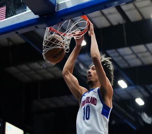 凯尔特人签下前步行者侧翼新星，他曾是全美前10顶级五星高中生