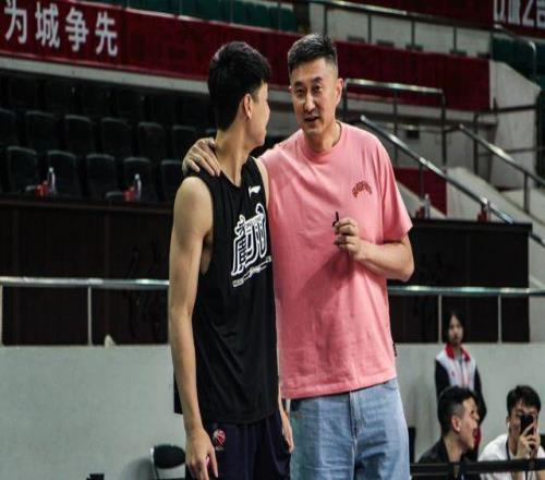 新征程！崔永熙已与广东宏远完成B合同签约，将身披24号球衣征战