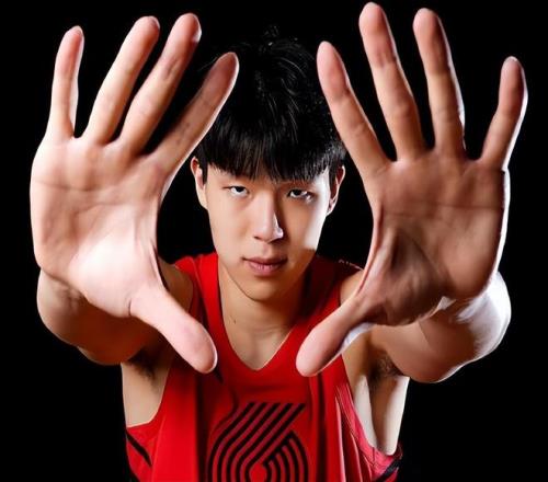 三喜临门！杨瀚森增重成功，开拓者众将赞不绝口，上场时间有保障