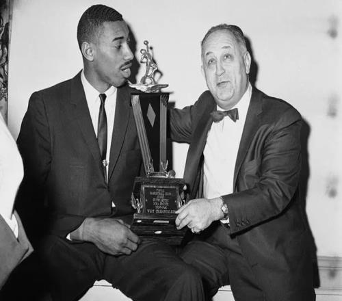 从大西洋到太平洋：金州勇士队徽演变史