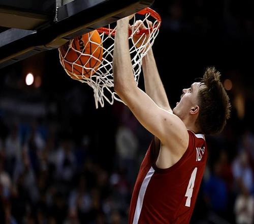 曾凡博的最大竞争者已经出炉！篮网到底会为谁提供双向合同呢