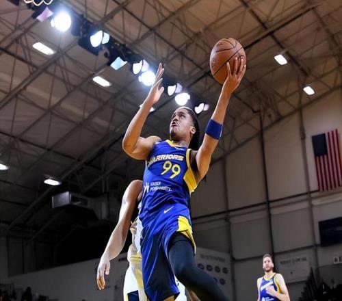 篮网裁掉了刚刚签下的后场新星，他在勇士二队是发展联盟助攻王