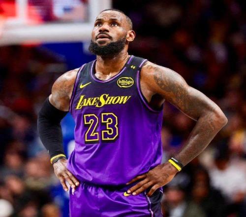 粉碎“詹经理”谣言：詹姆斯未参与湖人运营会在媒体日归队