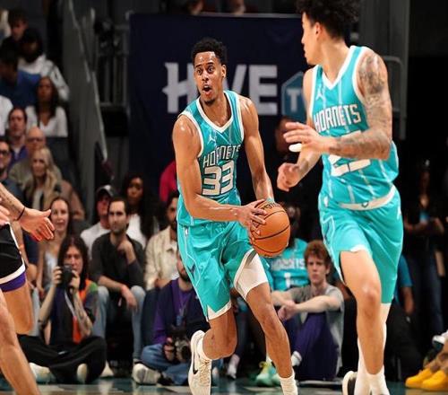 黄蜂签下一名后场球员，他在夏联期间的表现其实非常惊艳