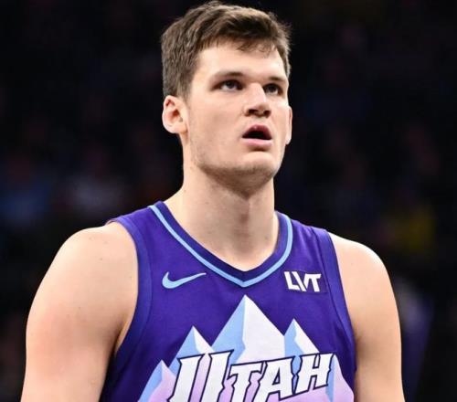 彻底谈崩！国手中锋还剩一年合同，湖人机会来了！