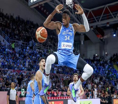 努尔基奇：国际赛场和NBA完全不同但字母哥仍然具有统治力