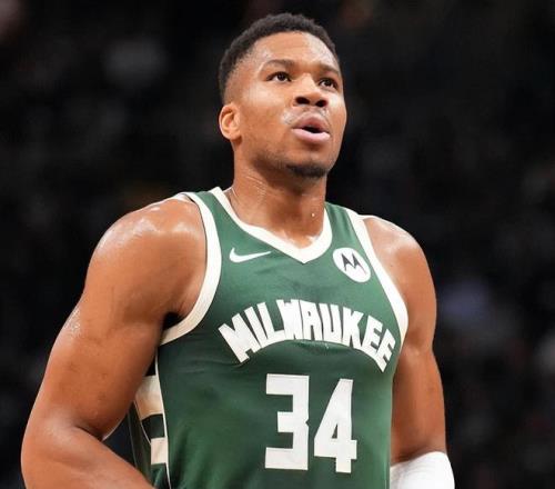 仅差357分！字母哥迎来神级里程碑，德克的纪录也很难保住了